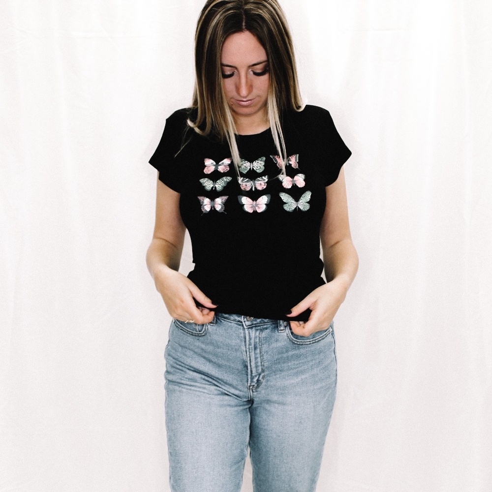 CROPPED BUTTERFLY TEE NWT